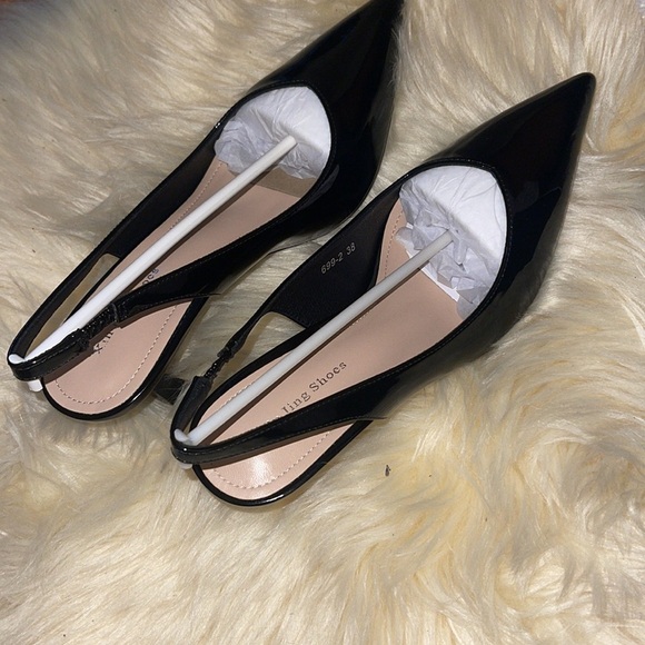 None Shoes - Pair of Slingback Heel Pumps in black